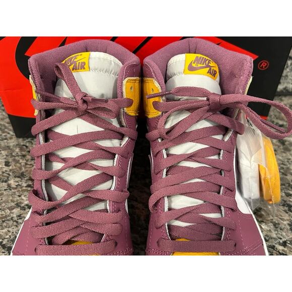 AIR JORDAN 1 RETRO HIGH OG University Gold Light Bordeaux-White SPB-SAL (339278) main image 4